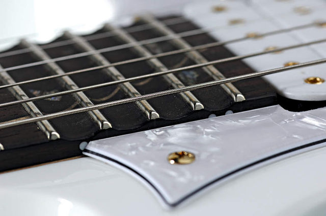 Ibanez JEM 7V The top frets are scalloped for easy shredding